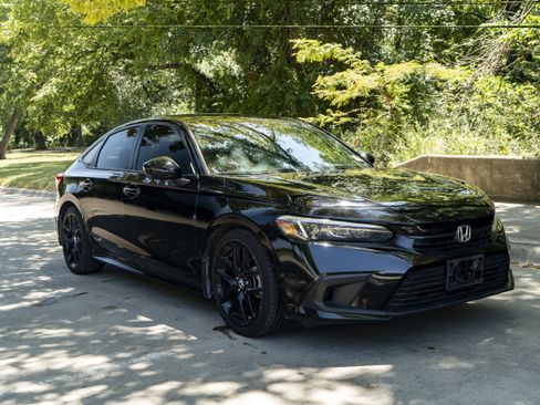 Used 2023 Honda Civic Sport image 2