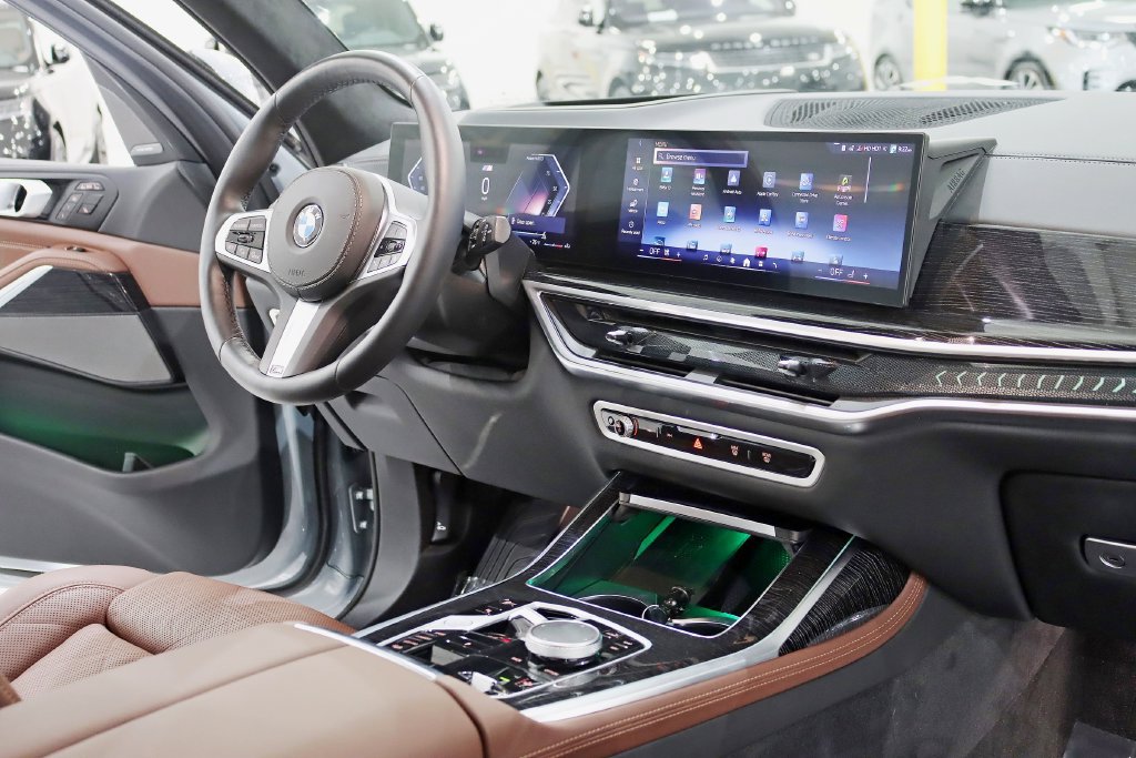 Used 2026 BMW X7 xDrive40i w/ M Sport Package AWD/4WD image 35