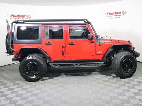 Used 2016 Jeep Wrangler Unlimited Sahara w/ Connectivity Group AWD/4WD image 3