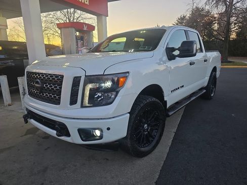 Used 2018 Nissan Titan XD image 88
