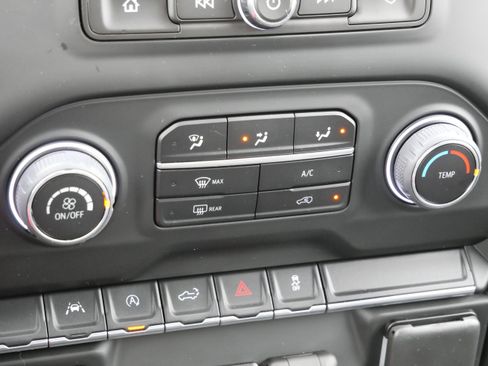 Used 2023 Chevrolet Silverado 1500 Custom image 22