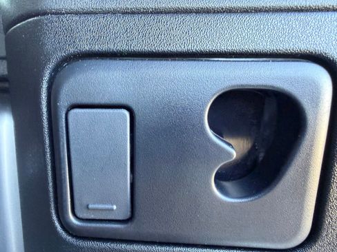 Used 2025 Land Rover Defender 90 S image 26