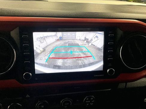 Used 2020 Toyota Tacoma TRD Off-Road image 13