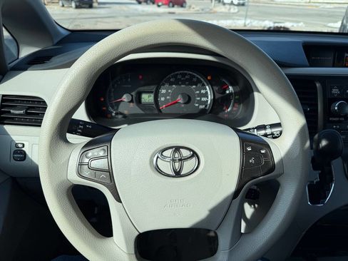 Used 2014 Toyota Sienna LE image 53