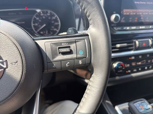 Used 2022 Nissan Pathfinder SV FWD image 40