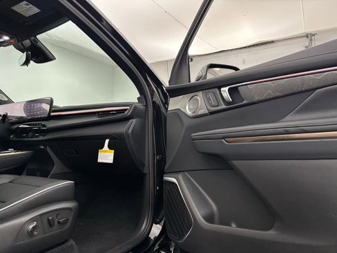 New 2026 Buick Enclave Avenir w/ Super Cruise Package FWD image 38