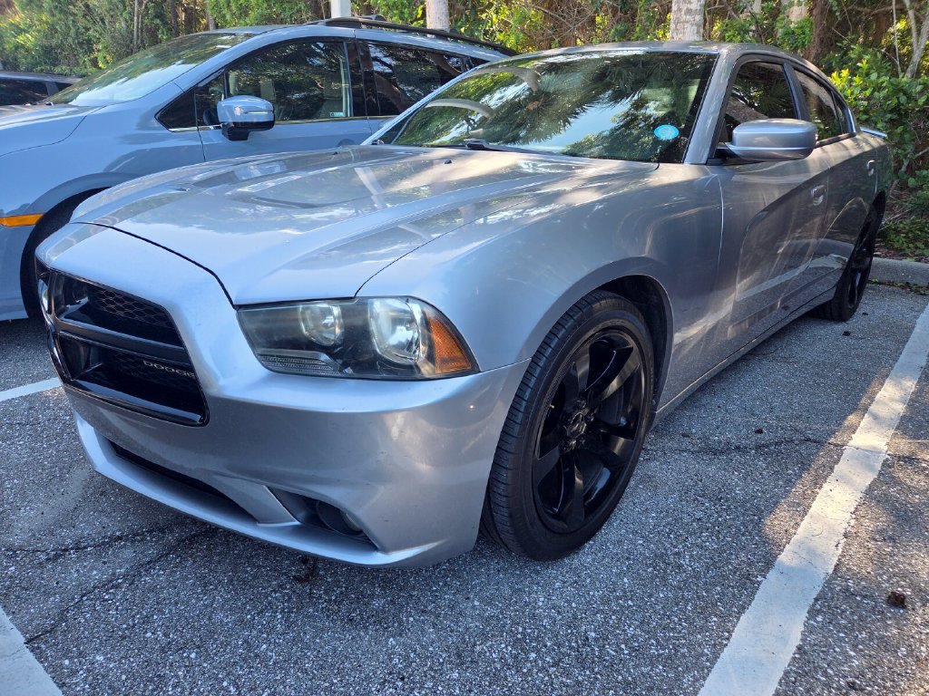 Used 2014 Dodge Charger SXT w/ Blacktop Package RWD image 3