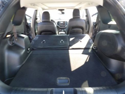 Used 2022 Jeep Cherokee Latitude Lux w/ Sun & Sound Group image 30