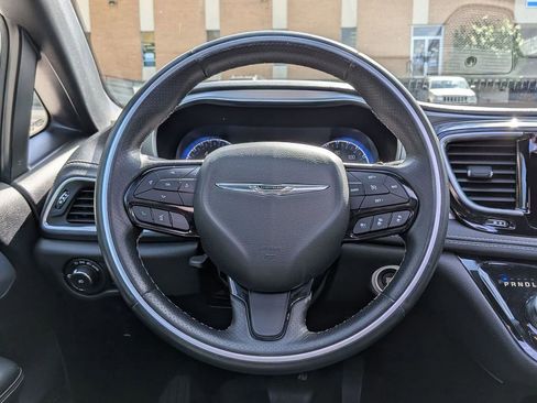 Used 2020 Chrysler Pacifica Limited w/ Advanced Safetytec Group FWD image 16