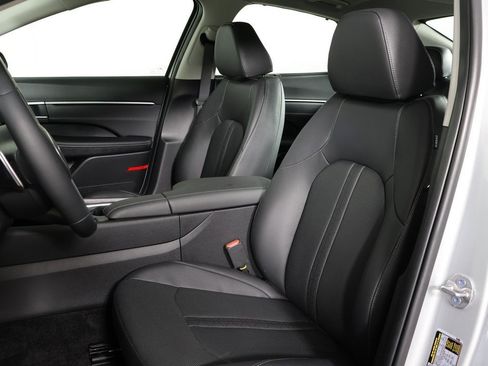 Used 2025 Hyundai Sonata Limited image 32