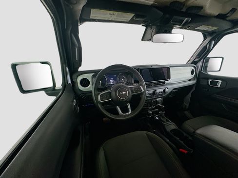 Used 2024 Jeep Wrangler Unlimited Sahara AWD/4WD image 18