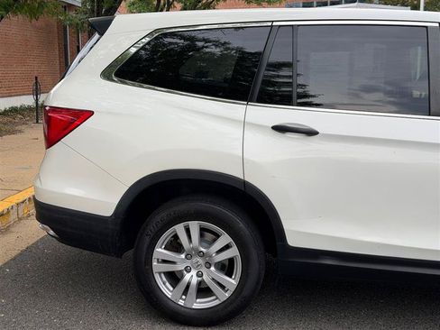 Used 2018 Honda Pilot LX image 8