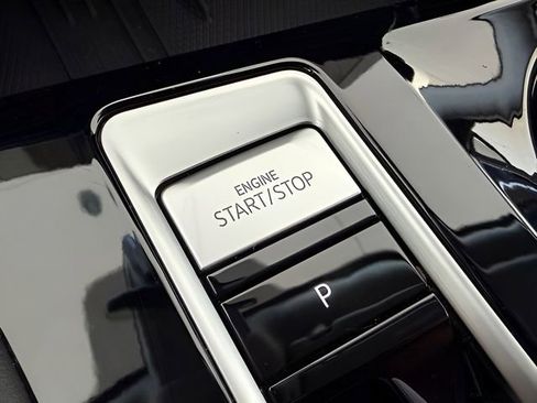 Used 2025 Volkswagen Atlas SE image 23