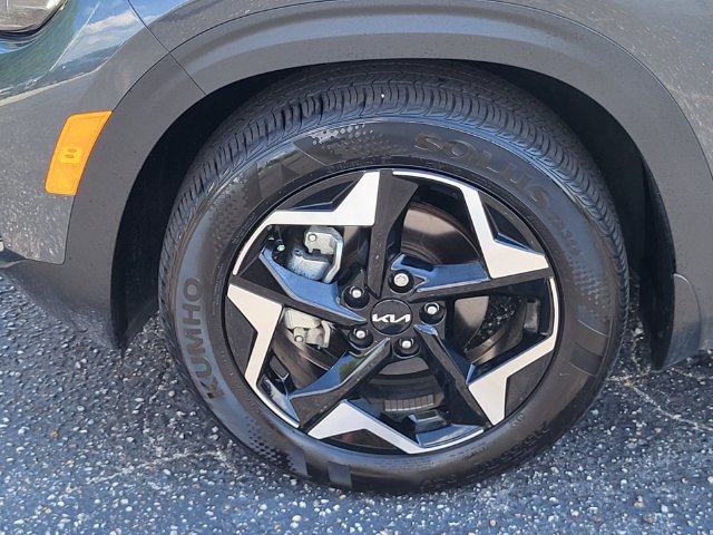 Certified 2025 Kia Seltos EX FWD image 8