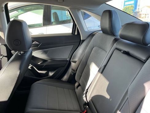 Used 2025 Volkswagen Jetta SE image 39