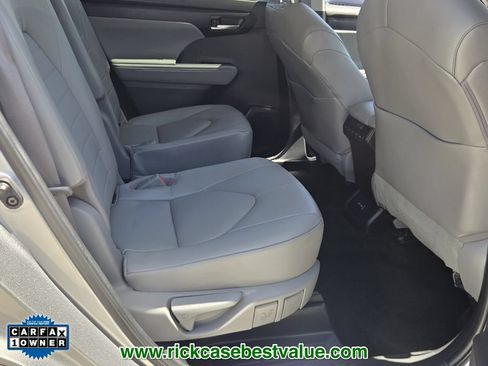 Used 2023 Toyota Highlander XLE FWD image 19