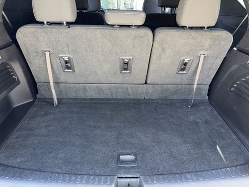 Used 2025 Chevrolet Traverse LT image 23