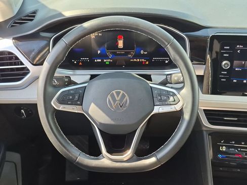 Used 2025 Volkswagen Taos SE AWD/4WD image 23