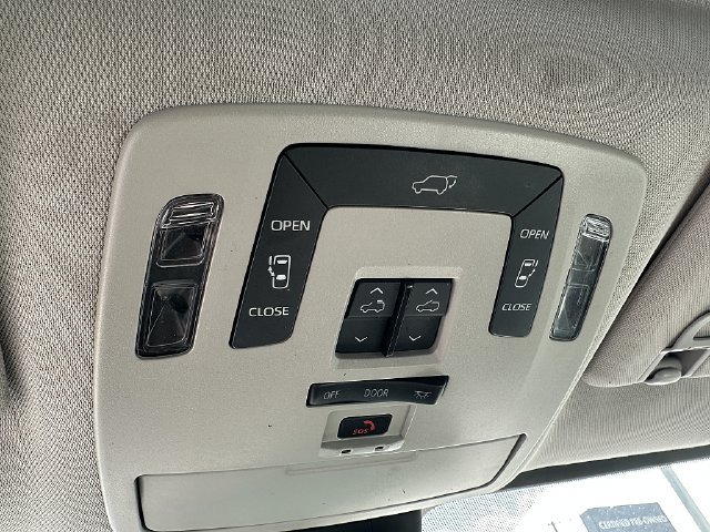 Certified 2024 Toyota Sienna XLE FWD image 30