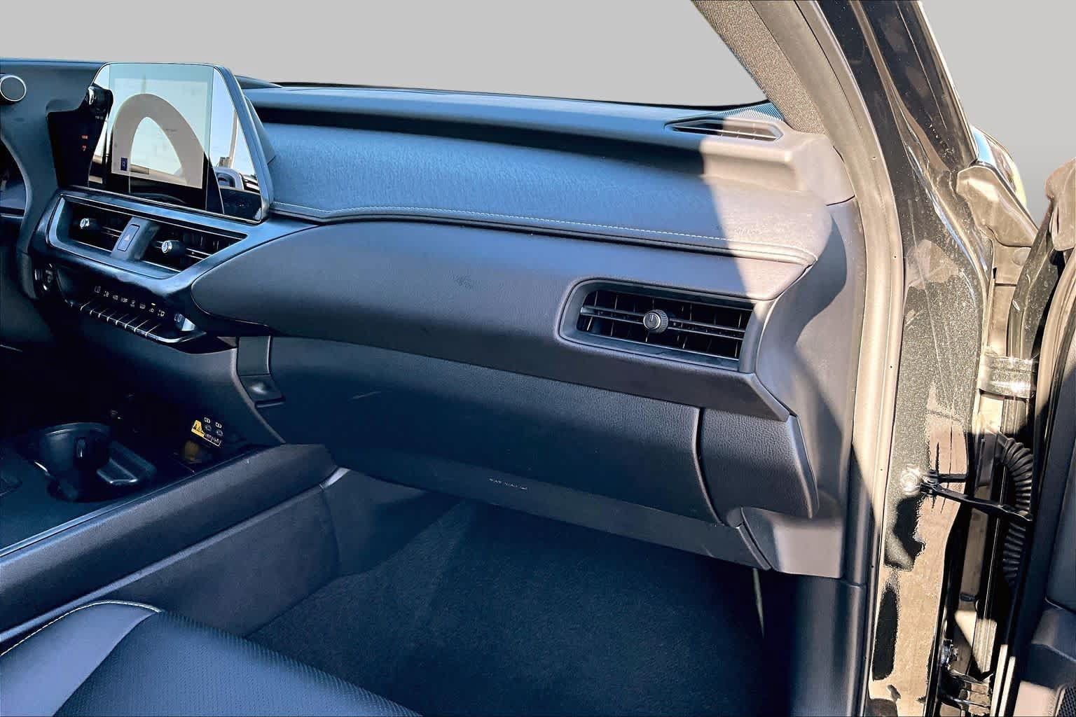 Used 2025 Lexus UX 300h FWD w/ Accessory Package (Z1) image 16