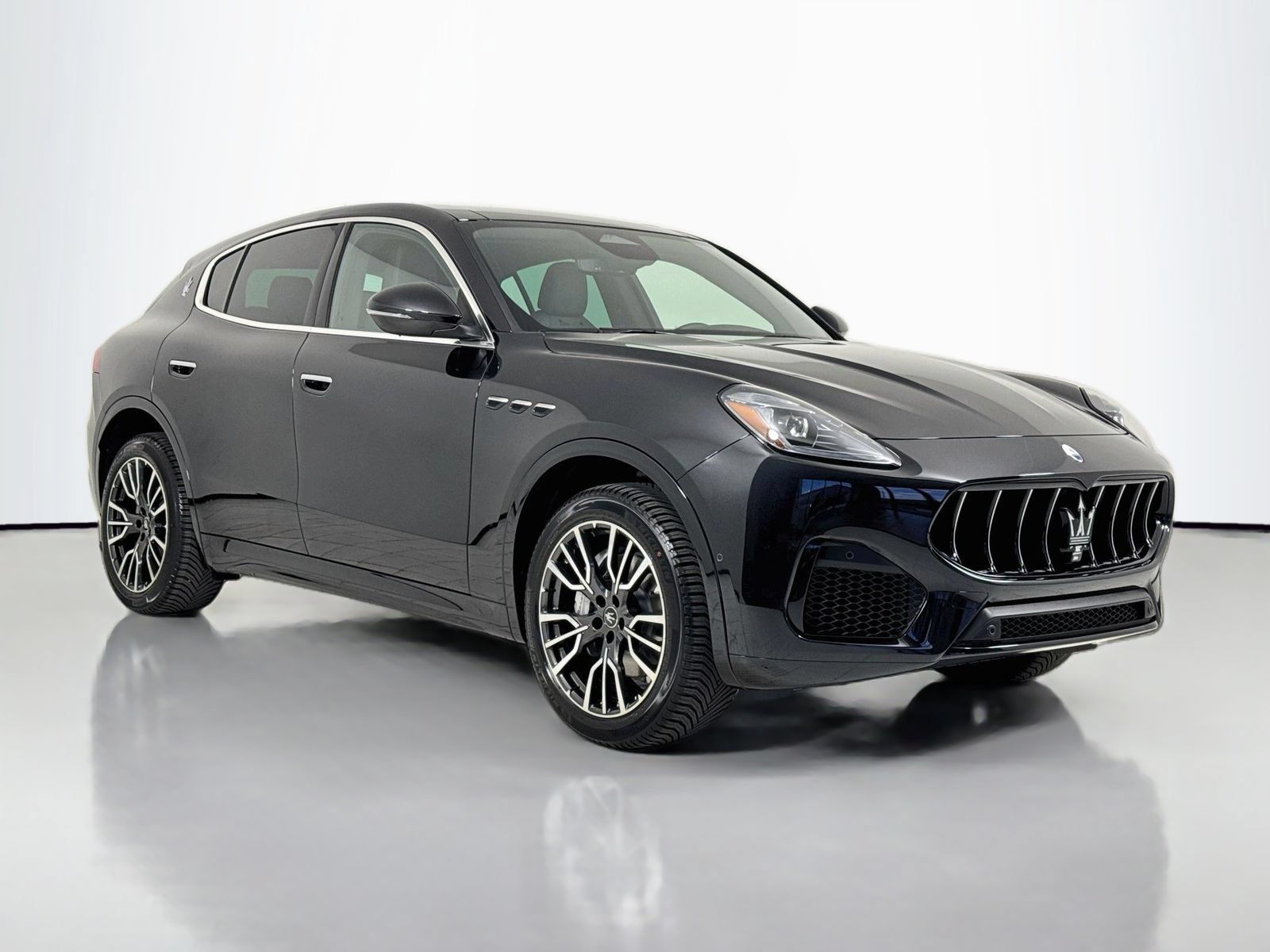 Used 2025 Maserati Grecale GT AWD/4WD image 1