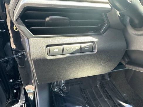 Used 2025 Nissan Altima 2.5 SV FWD image 11
