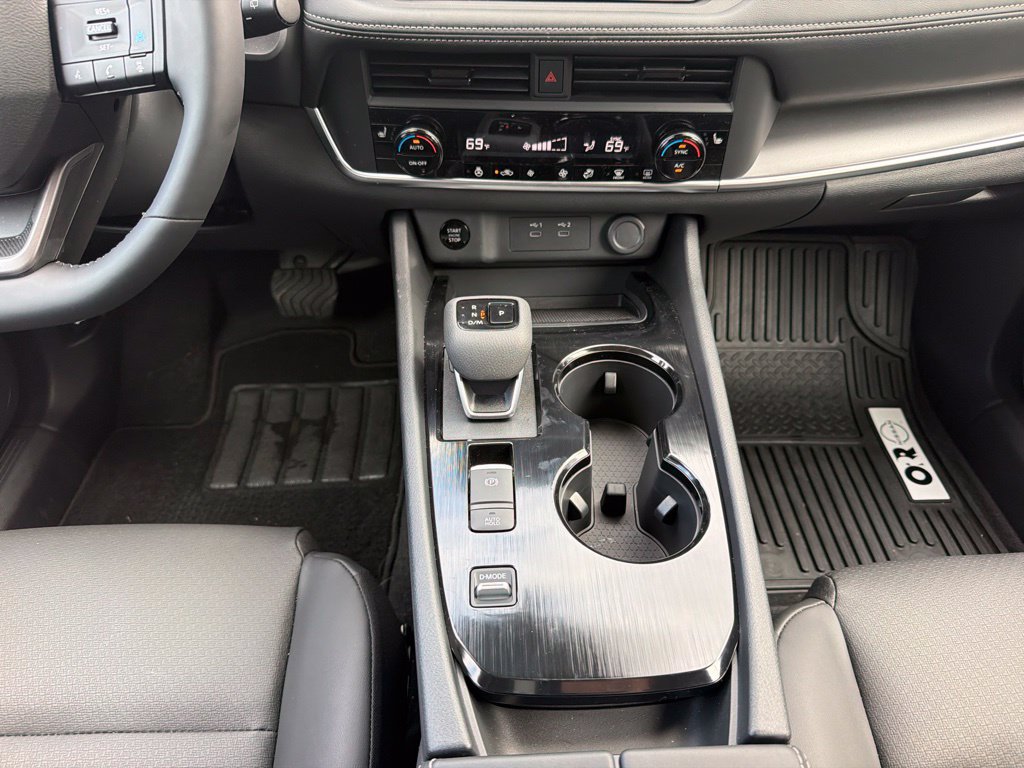 Used 2026 Nissan Rogue Dark Armor FWD image 27