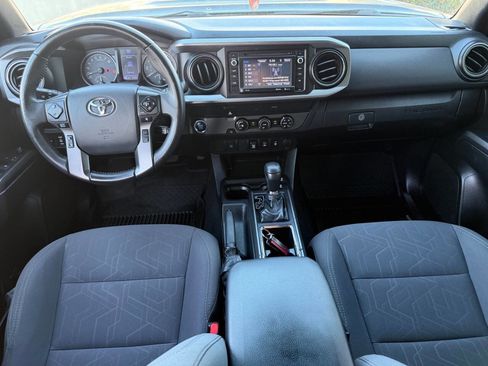 Used 2019 Toyota Tacoma TRD Sport image 30