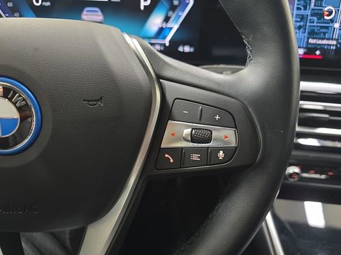 Used 2023 BMW i4 eDrive35 image 21