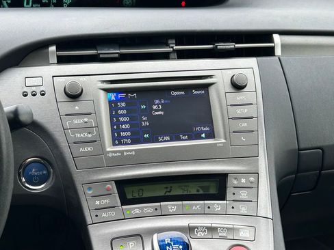 Used 2014 Toyota Prius Plug-In Hybrid image 20