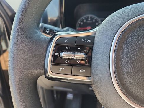 Used 2023 Kia Sorento LX image 21