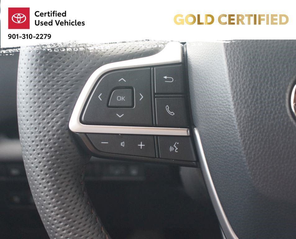 Used 2025 Toyota Sienna Platinum AWD/4WD image 11