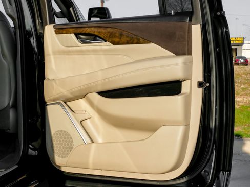 Used 2019 Cadillac Escalade ESV Premium Luxury image 51