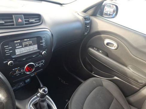 Used 2017 Kia Soul + image 20