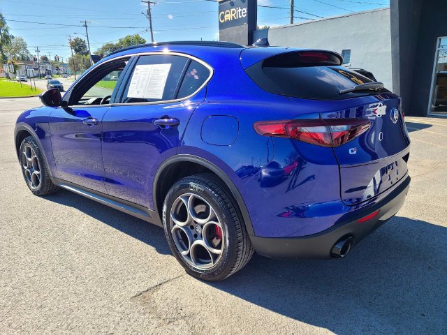 Used 2023 Alfa Romeo Stelvio Sprint AWD/4WD image 9