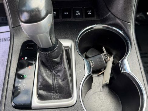 Used 2019 Toyota Highlander XLE AWD/4WD image 26