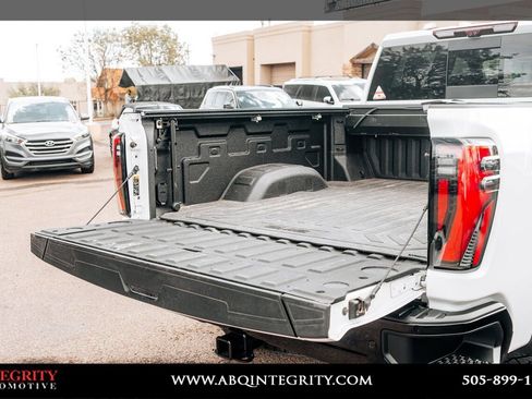 Used 2025 GMC Sierra 2500 AT4X image 45