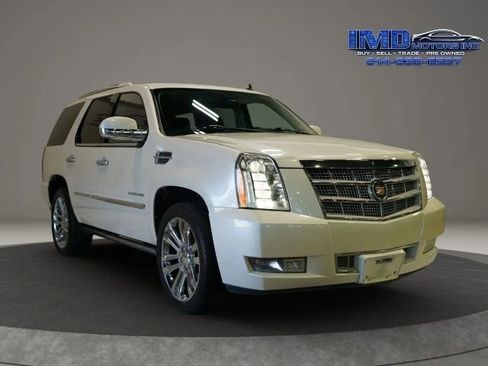 Used 2013 Cadillac Escalade Platinum AWD/4WD image 3
