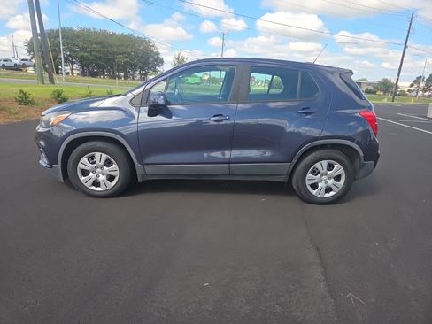 Used 2018 Chevrolet Trax LS FWD image 7