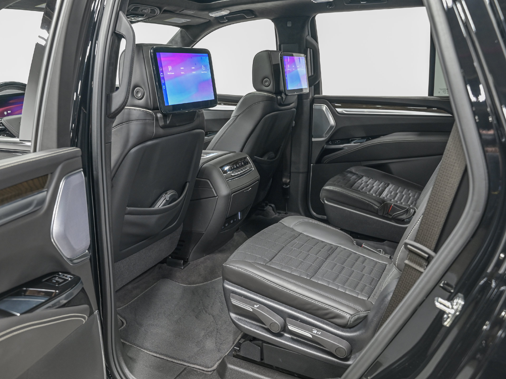 Used 2026 Cadillac Escalade Platinum Sport w/ LPO, ONYX Package AWD/4WD image 28