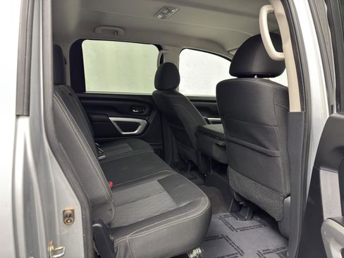 Used 2017 Nissan Titan SV image 33