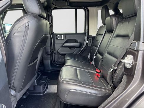 Used 2018 Jeep Wrangler Unlimited Sahara w/ Dual Top Group AWD/4WD image 38