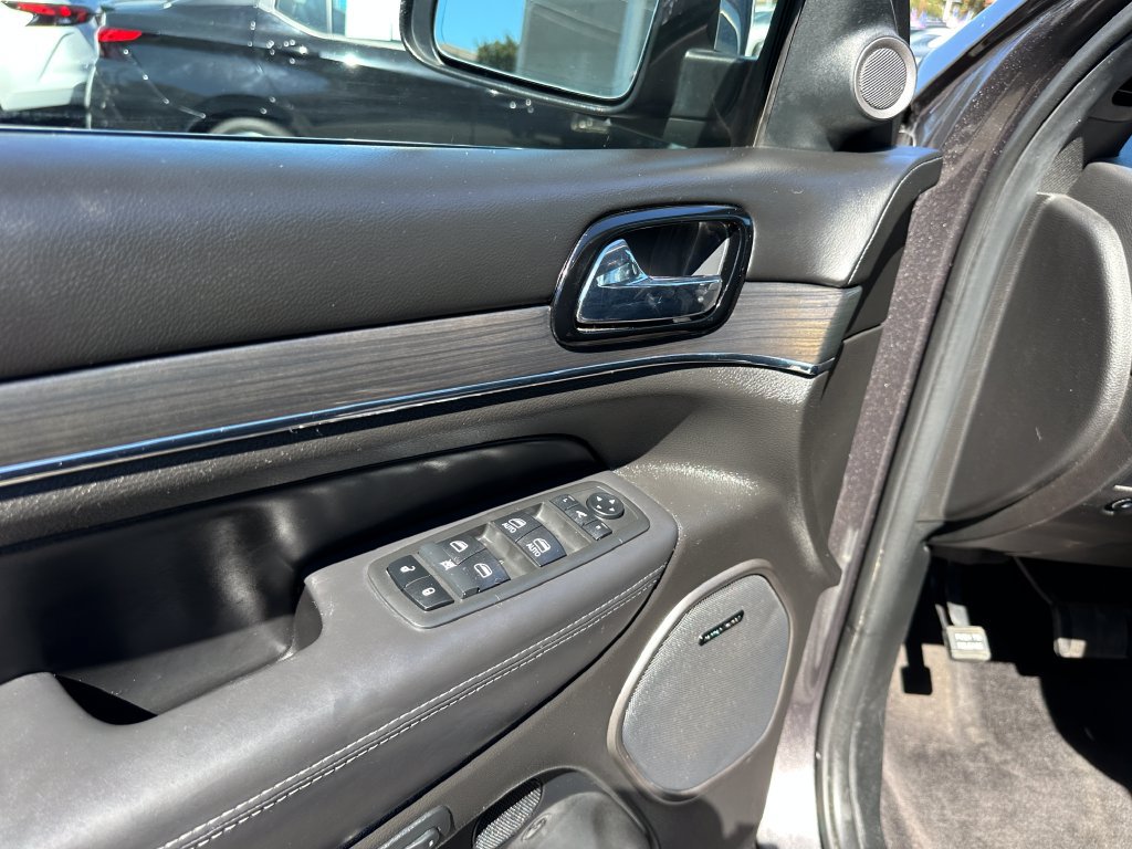 Used 2019 Jeep Grand Cherokee Overland AWD/4WD image 21