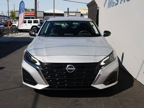 Used 2024 Nissan Altima 2.5 SV image 2