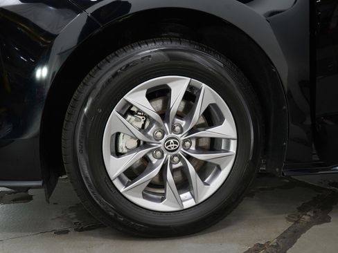 Used 2025 Toyota Sienna XLE w/ XLE Plus Package image 32