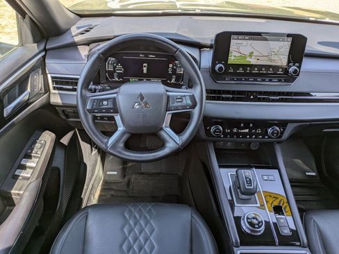 Used 2025 Mitsubishi Outlander SEL AWD/4WD image 17