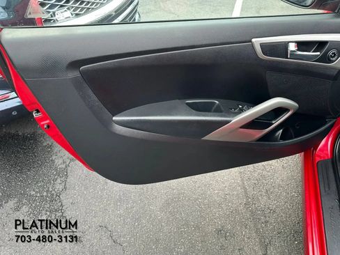 Used 2015 Hyundai Veloster FWD image 16