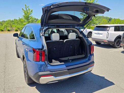 Used 2025 Kia Sorento S w/ Panoramic Sunroof Package FWD image 18