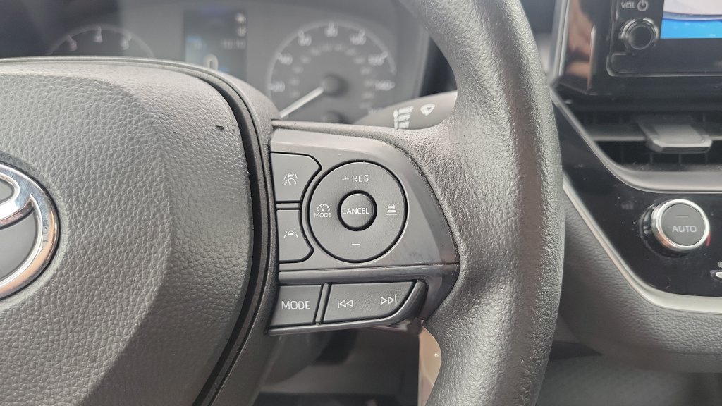 Used 2025 Toyota Corolla LE FWD image 21