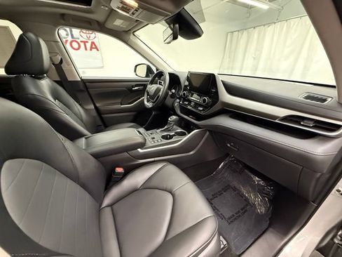 Certified 2025 Toyota Highlander XLE AWD/4WD image 9